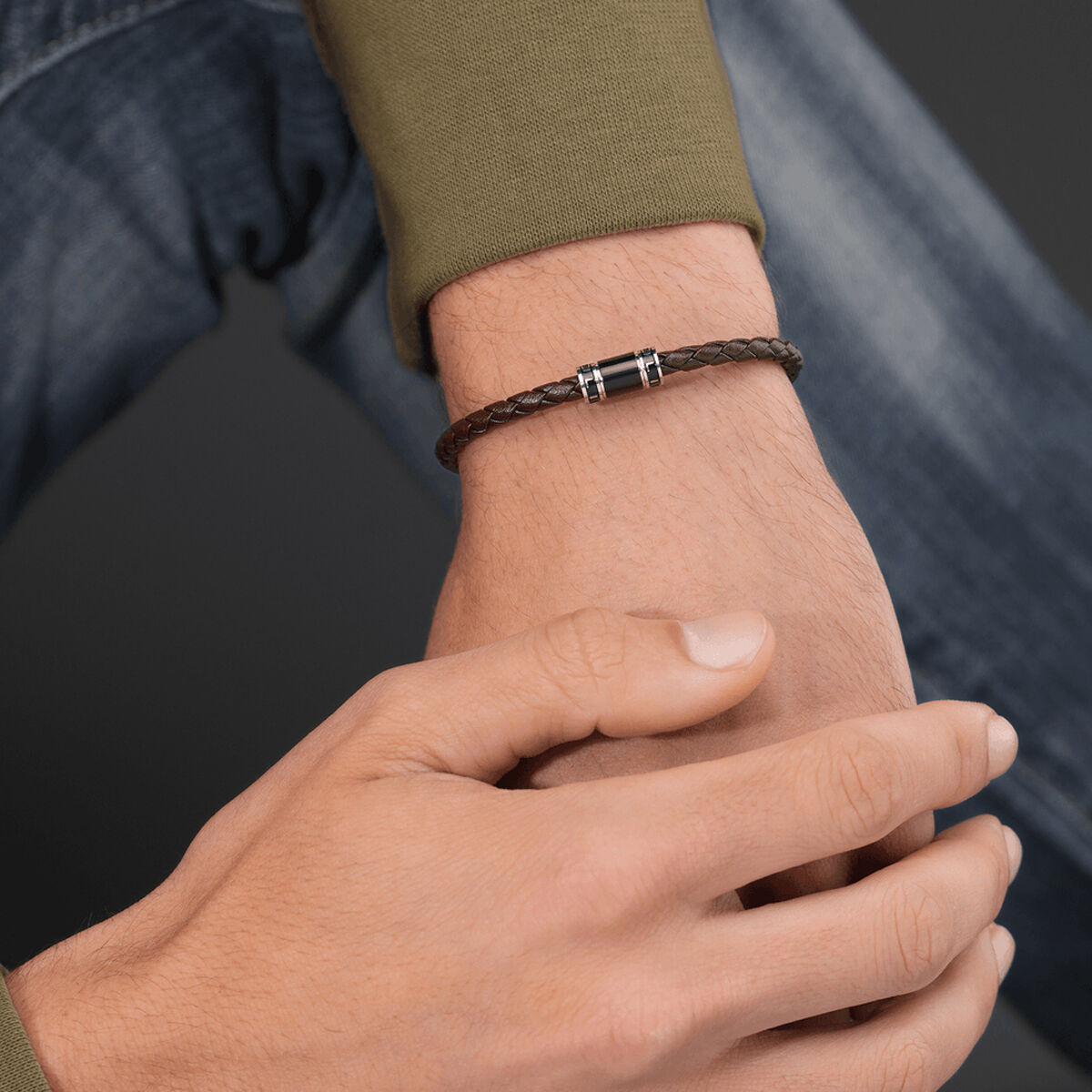 V4H5348B080B59CCF34AD591796553DE99BR7437596P4