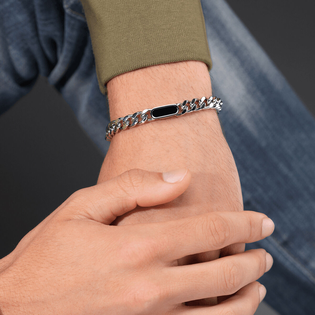 V4H0914865474E7B9BAC7B3BA8E1AA9AC0AR7437584P4